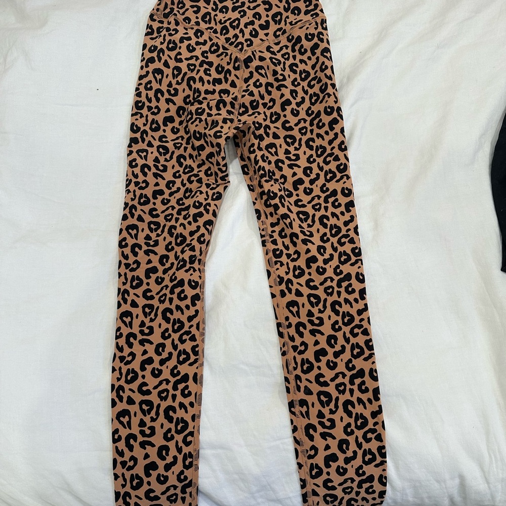 White fox Active- concrete jungle leggings in tan